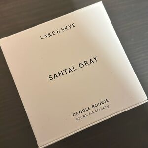 *NWT Boutique* Lake & Skye Santal Gray Candle Bougie